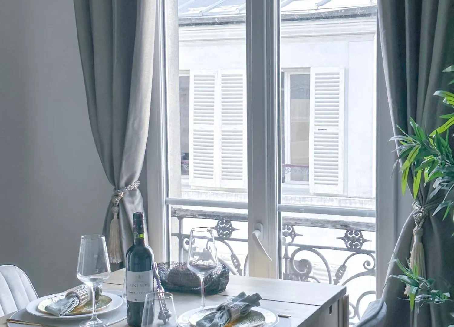 - Buttes Chaumont's Park -entire Flats Apartment Paris