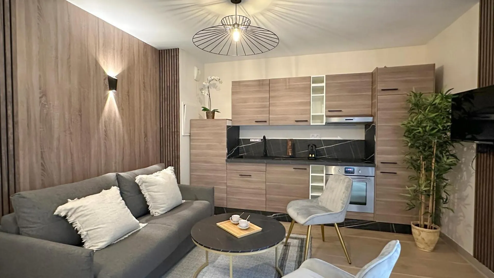 - Buttes Chaumont's Park -entire Flats Apartment *