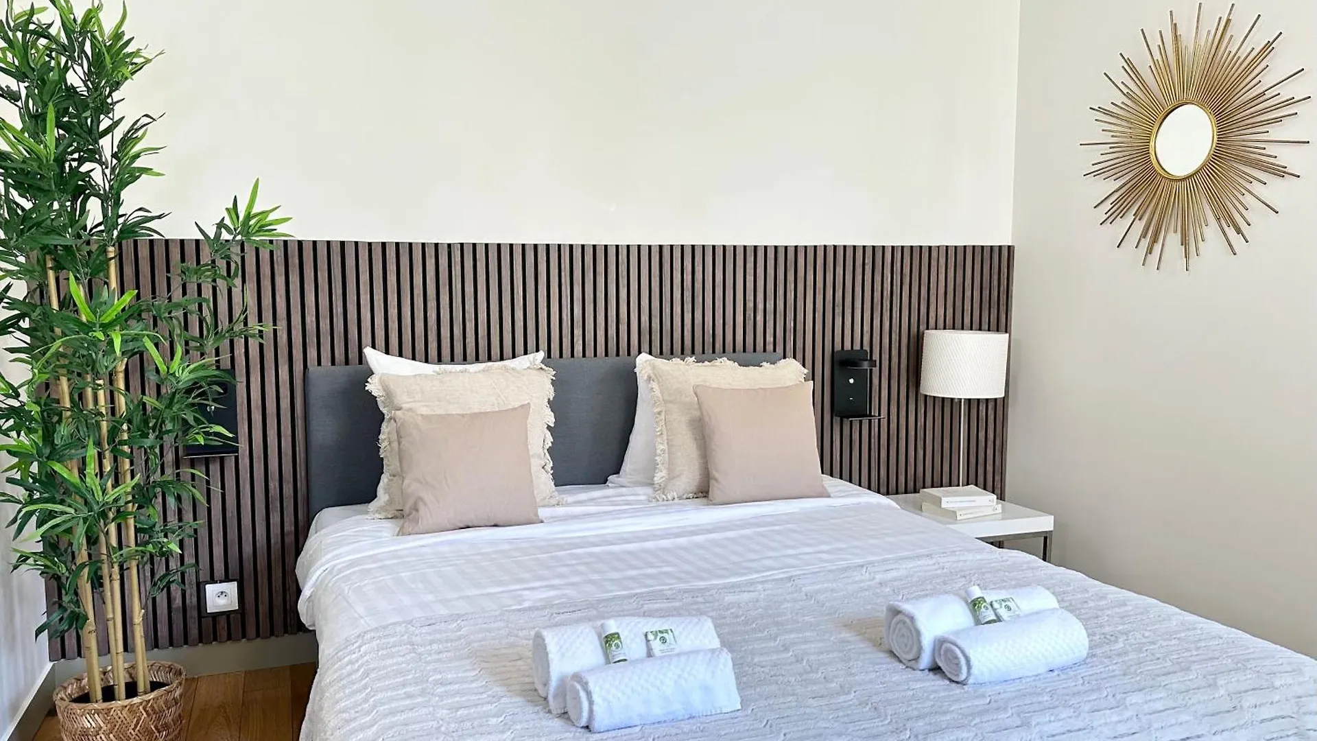 - Buttes Chaumont's Park -entire Flats Apartment *