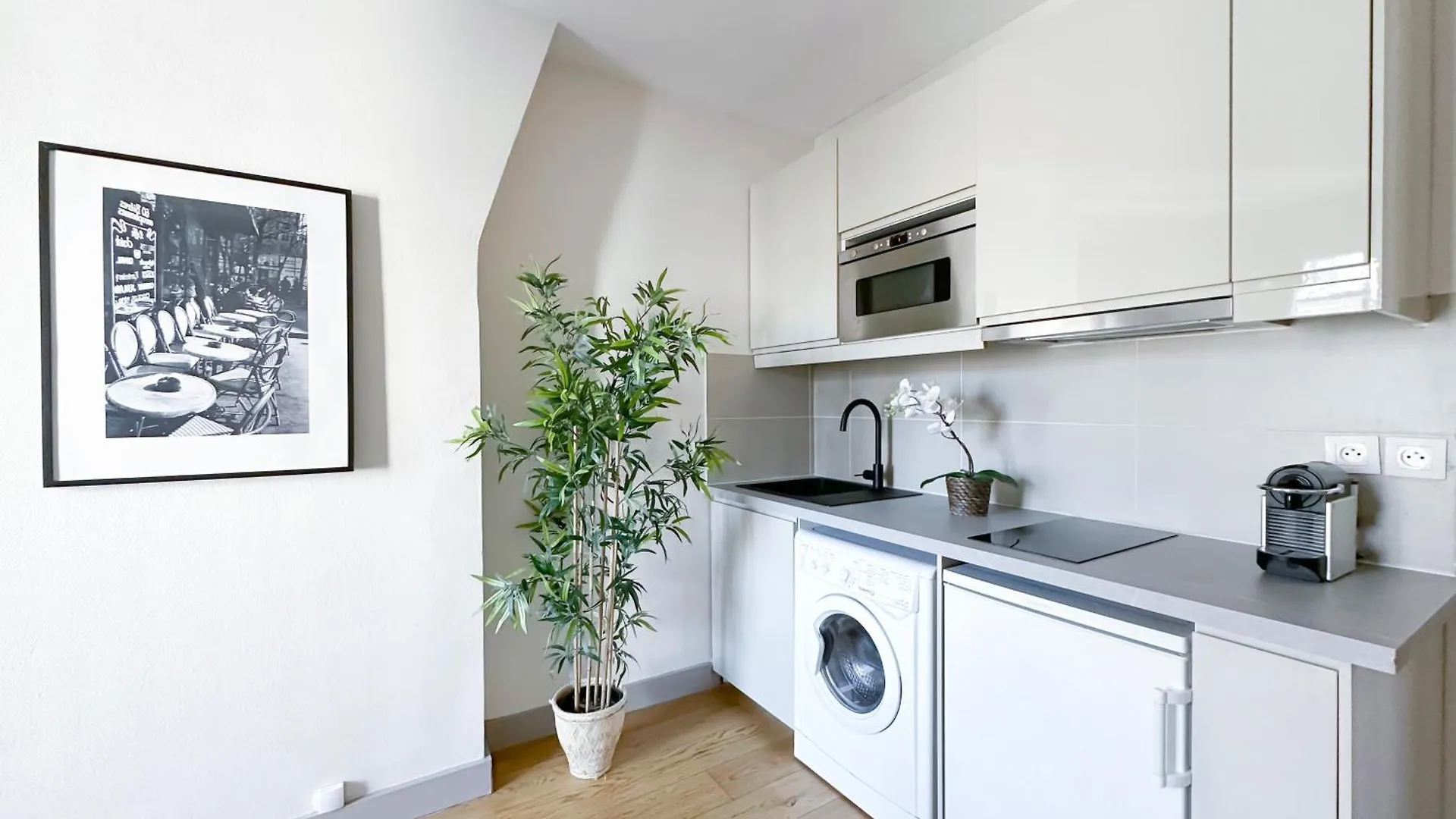 - Buttes Chaumont's Park -entire Flats *