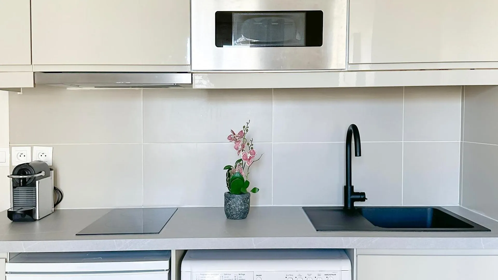 - Buttes Chaumont's Park -entire Flats Apartment Paris