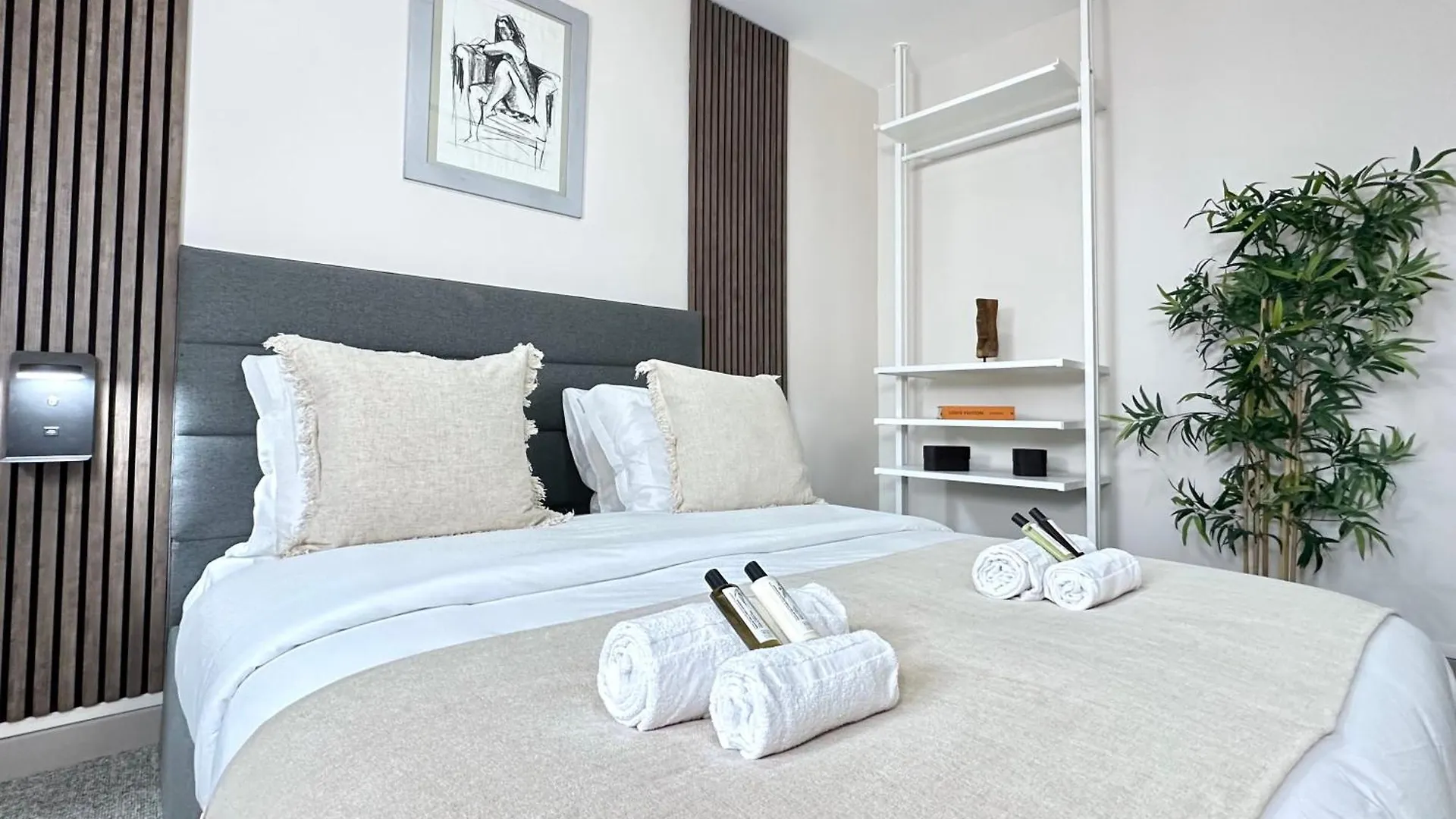 - Buttes Chaumont's Park -entire Flats Apartment Paris