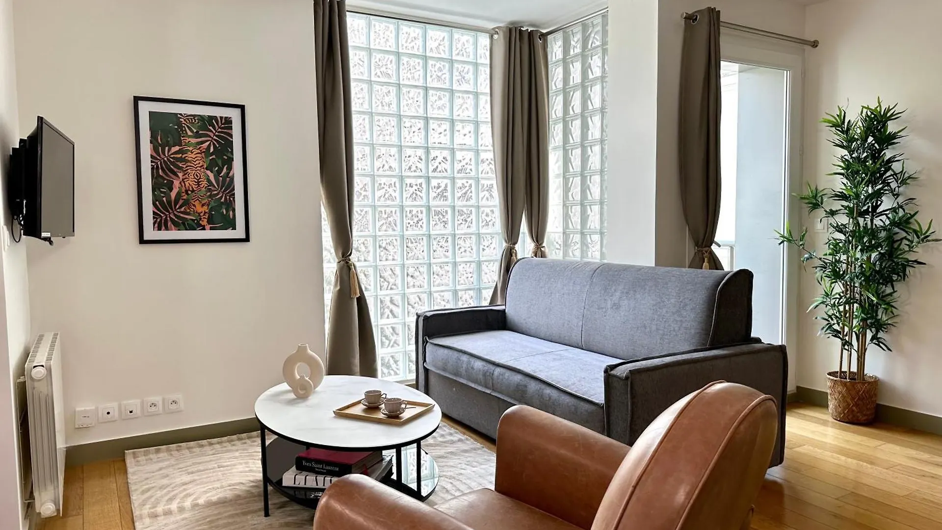 - Buttes Chaumont's Park -entire Flats 아파트 파리