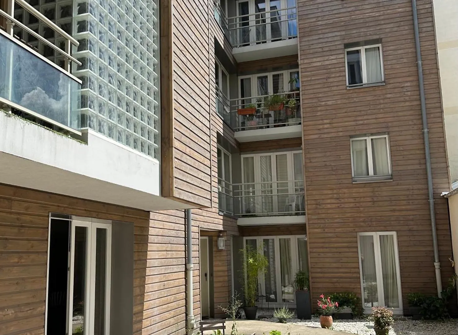 - Buttes Chaumont's Park -entire Flats Apartment *
