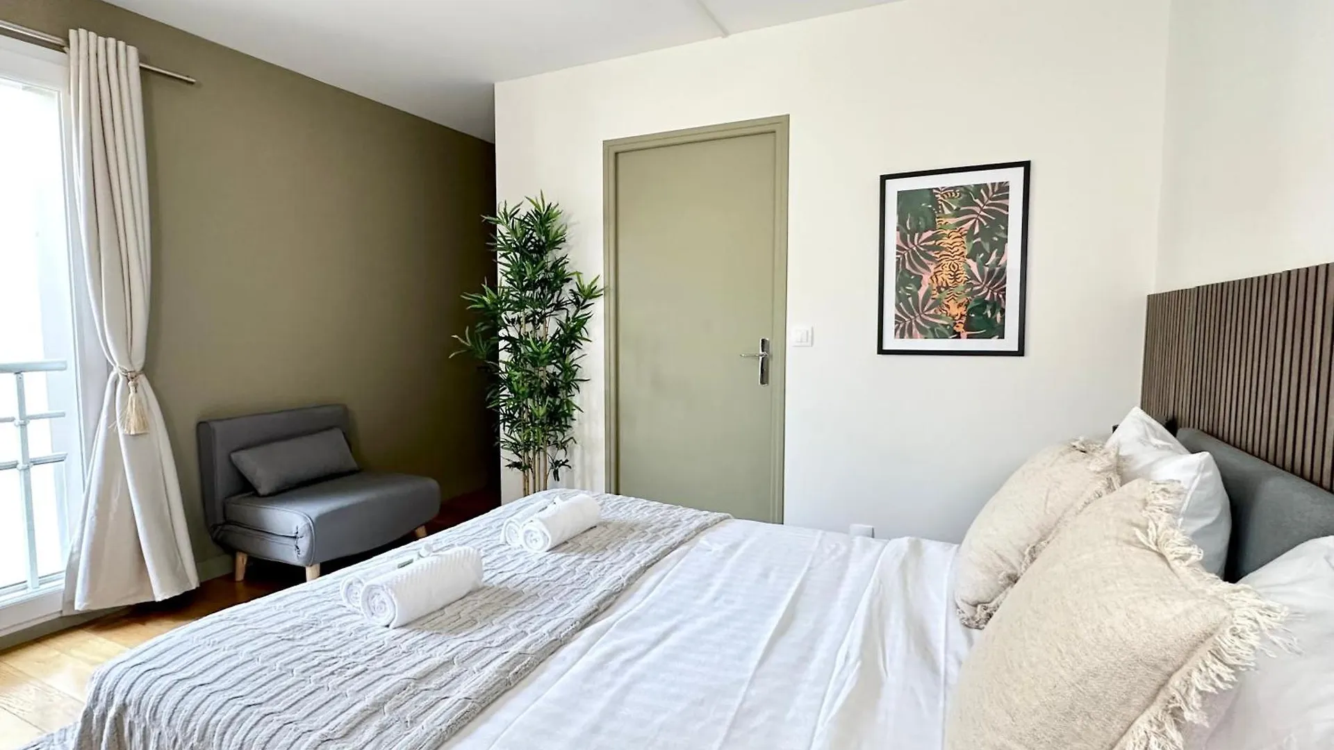 Apartment - Buttes Chaumont's Park -entire Flats Paris